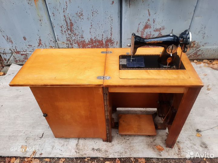 Швейная машина Подольск ножная