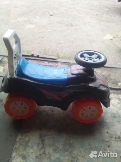 Продаю детский автомобиль каталка