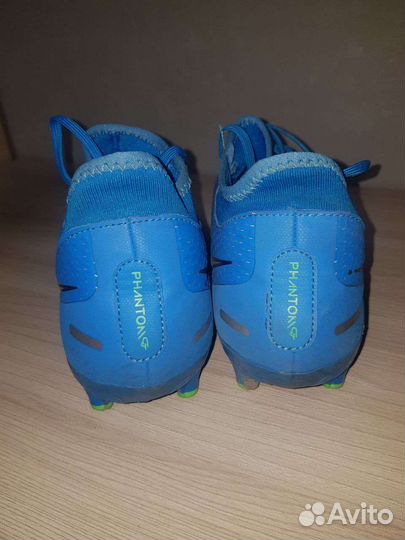 Футбольные бутсы Nike Phantom