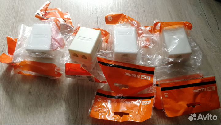 Телефонная розетка 6P-4C