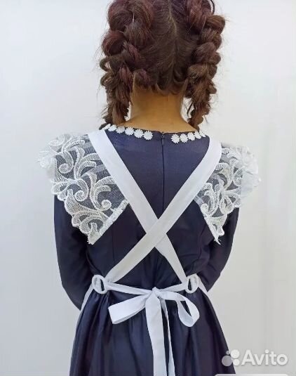 Школьный белый фартук на первое сентября