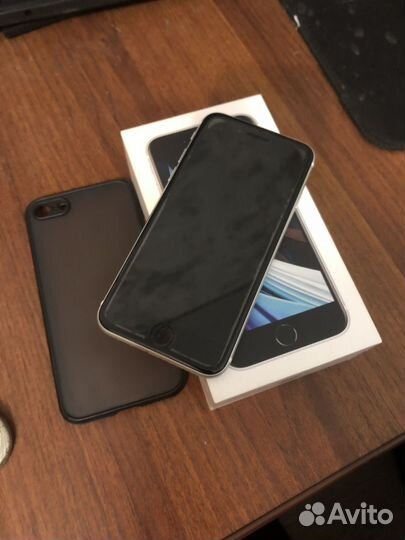 iPhone SE, 64 ГБ