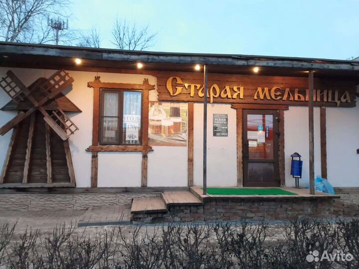 Продавец разливных напитков