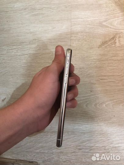 Телефон iPhone X