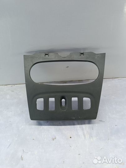 Накладка центральной консоли Renault Logan 2