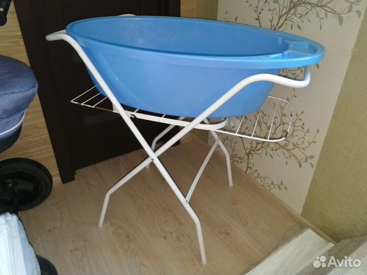 Детская ванночка для купания с подставкой