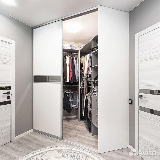 Угловой шкаф