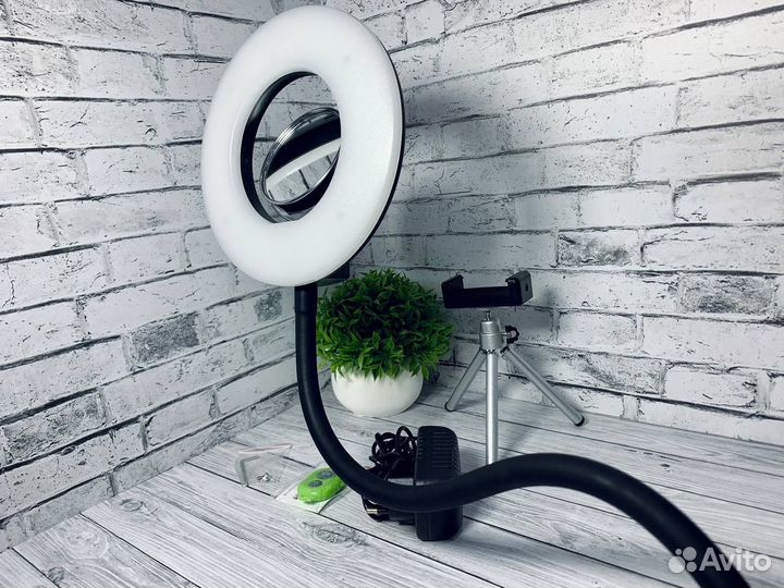 Кольцевая лампа с крепление к столу