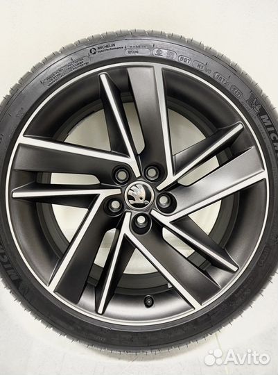 R17 Michelin Pilot Sport 4 215/40, PCD 5x100 DIA 57.1