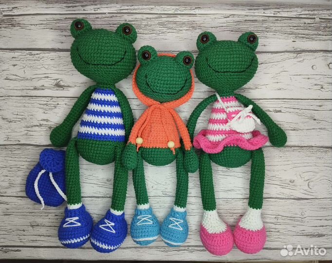 Лягушата разные вязаные