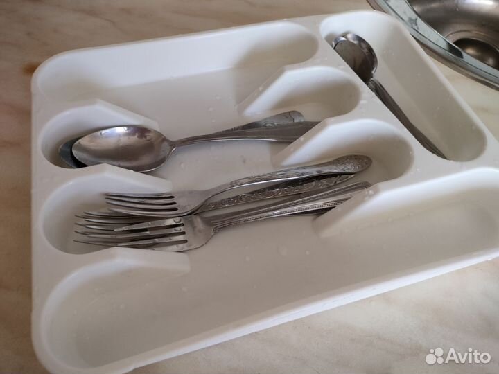 Набор столовых приборов и принадлежностей