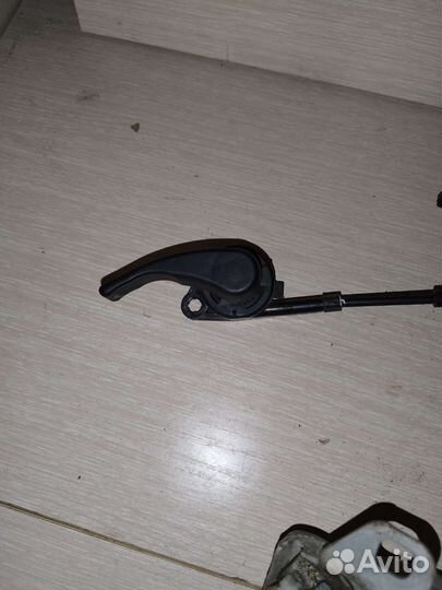 Тросик открывания капота Renault Duster