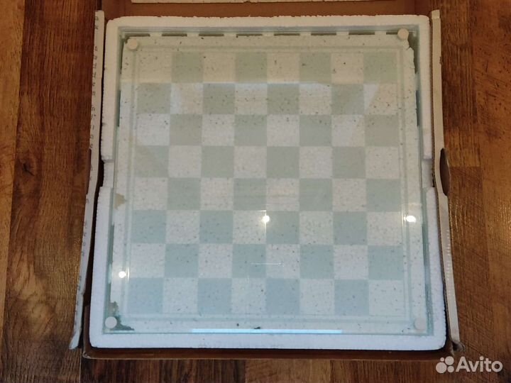 Шахматы с фигурами в виде стопок стекляные пьяные