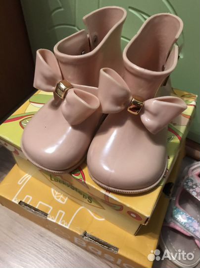 Резиновые сапожки 24