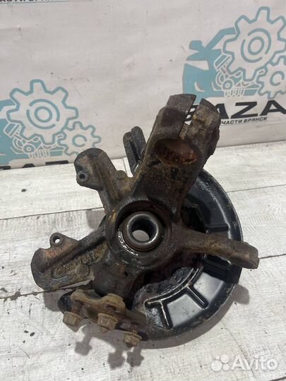 Кулак передний правый Volkswagen Polo 5