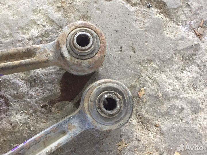 Mazda 121 рычаг передний