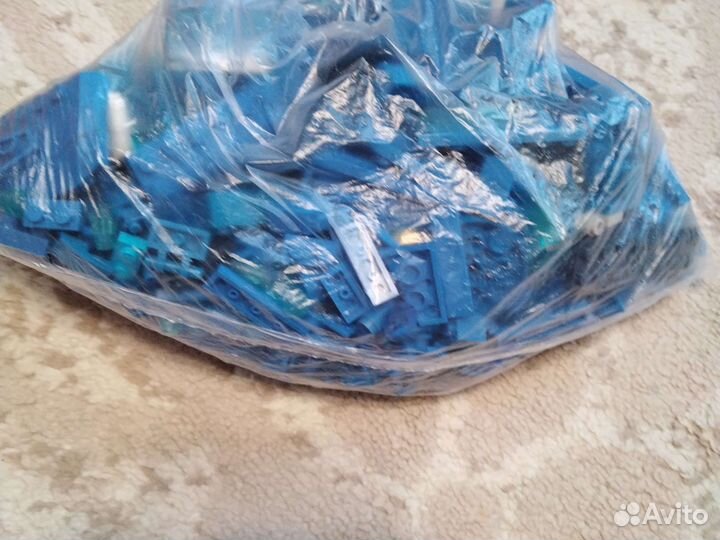 Лего синего цвета