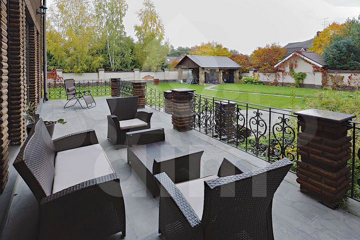 Дом 1000 м² на участке 15 сот.