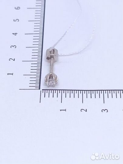 Золотые серьги с бриллиантом