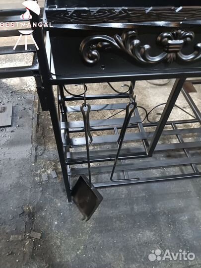 Мангал с крышей