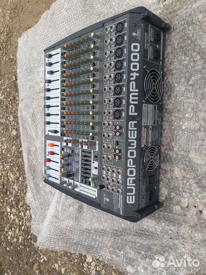 Микшерный пульт Behringer Europower PMP 4000