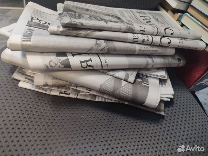 Газеты большой формат, книги старые много