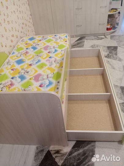 Детская кровать с бортиком и матрасом