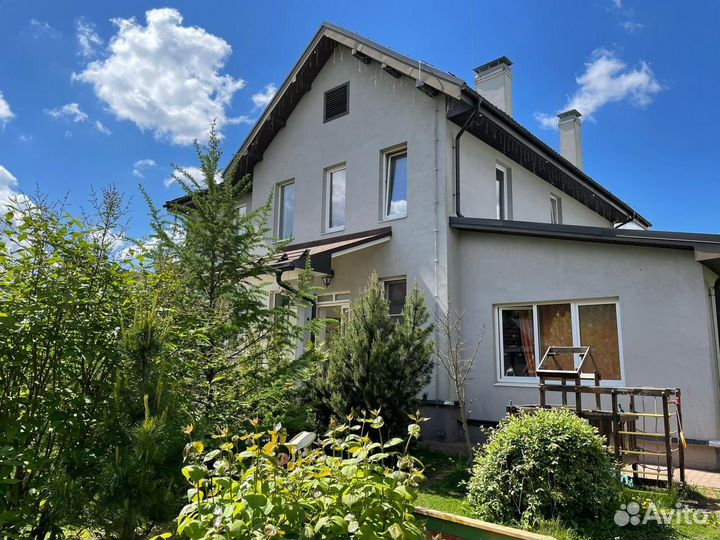 Воспитатель