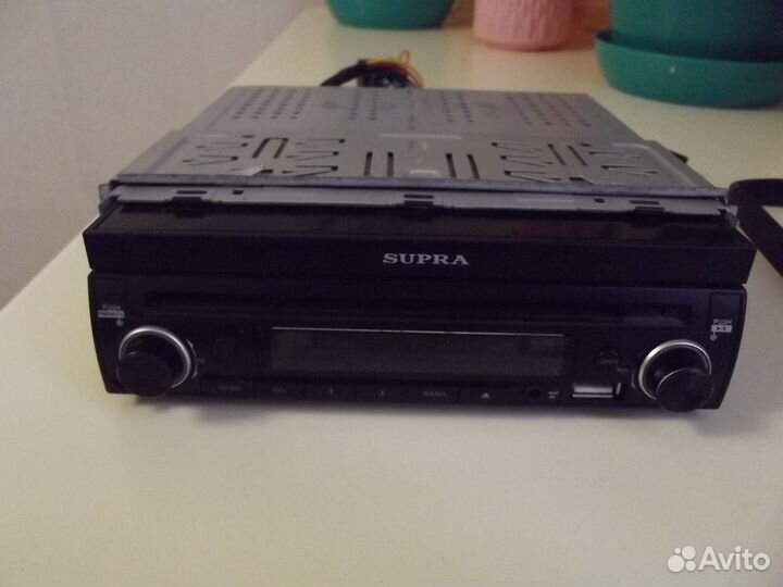 Автомагнитола DVD с выдвижным экраном 