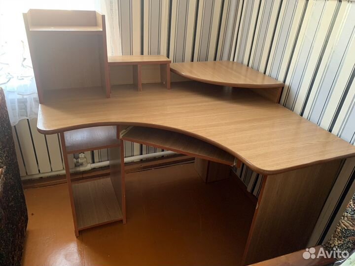 Компьютерный стол