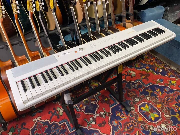 Artesia Performer White