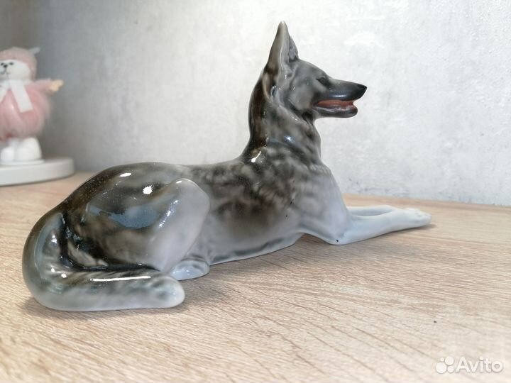 Фарфоровая статуэтка 