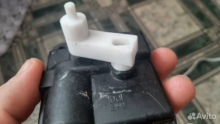 Тяжка моторчика заслонки печки Honda Civic