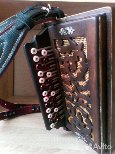 Гармонь цельнопланочная