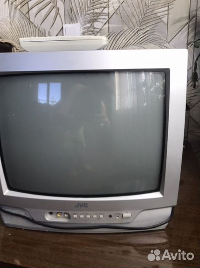 Телевизор бу JVC