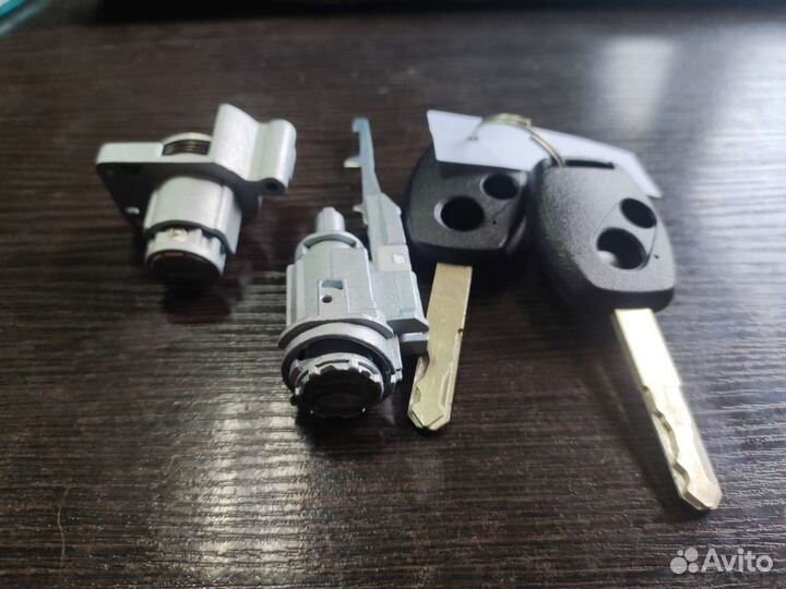 Личинка замка зажигания / Замок зажигания Honda