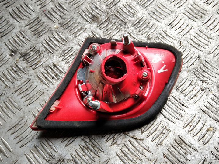 Фонарь задний внутренний левый Фольксваген Б6