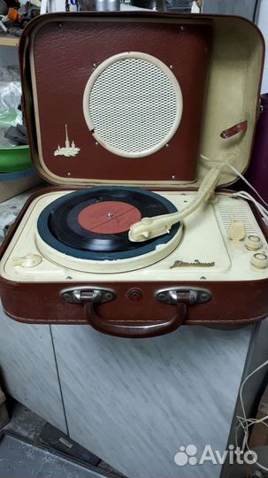 Виниловый проигрыватель