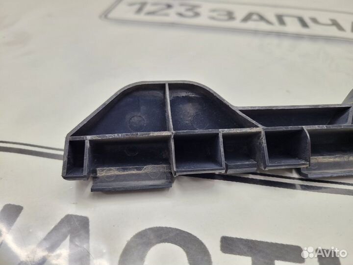 Клипса заднего бампера левая Toyota Voltz ZZE136