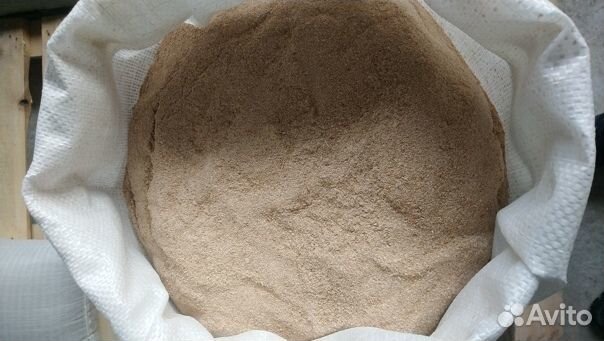 Отруби пшеничные и гранулы овсяные в мешках