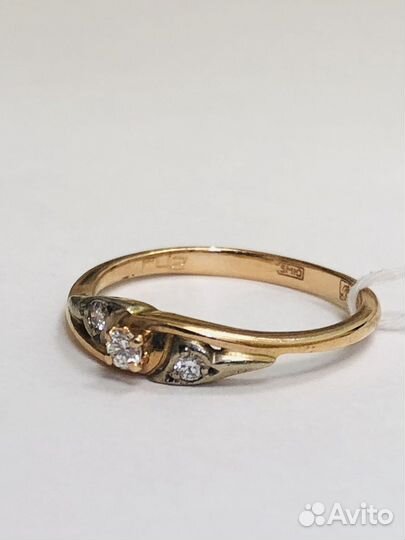 Золотое кольцо с бриллиантом