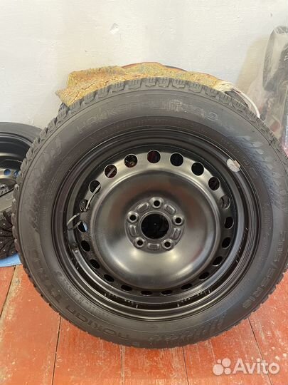 Комплект колес зимних 205/55 r16. На дисках