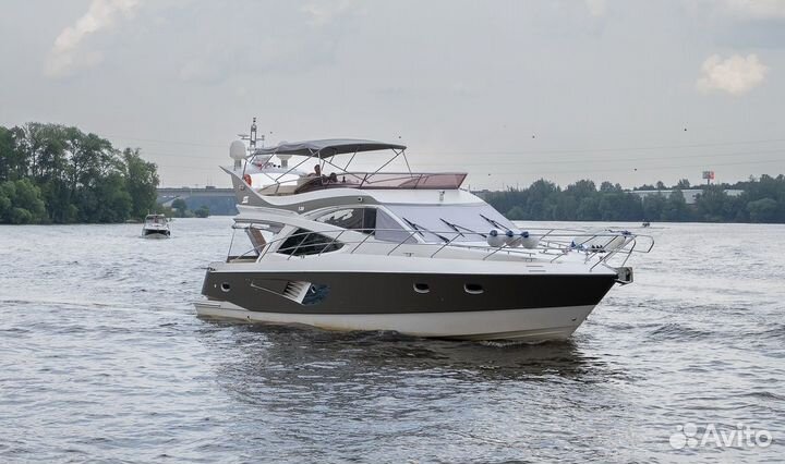 Моторная яхта Galeon 530 FLY