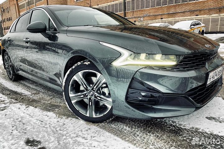 Водитель на Renault Logan 2023 без залога