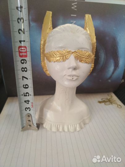 Девушка с крыльями 2