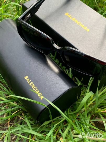 Солнцезащитные очки женские balenciaga