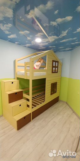 Детская двухъярусная кровать из массива