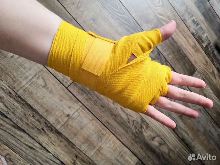 Боксерские перчатки 8 oz, с бинтами в комплекте