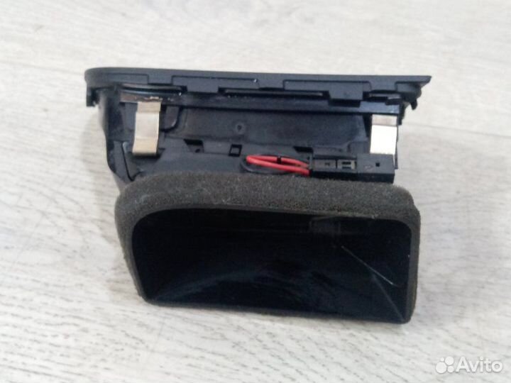 Дефлектор воздушный передний правый Skoda Superb