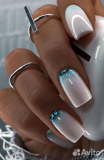 Гель-лак, педикюр, наращивание ресниц